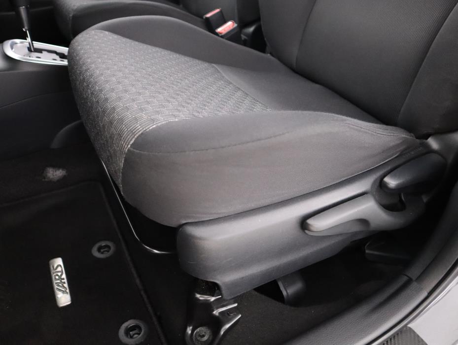 TOYOTA Yaris 2015