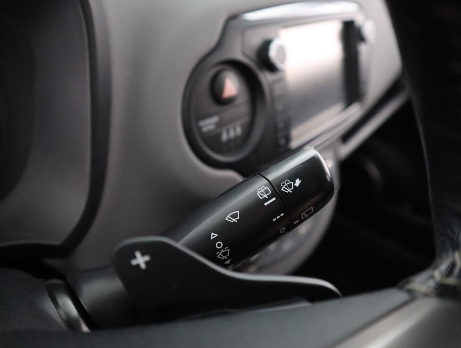 TOYOTA Yaris 2015