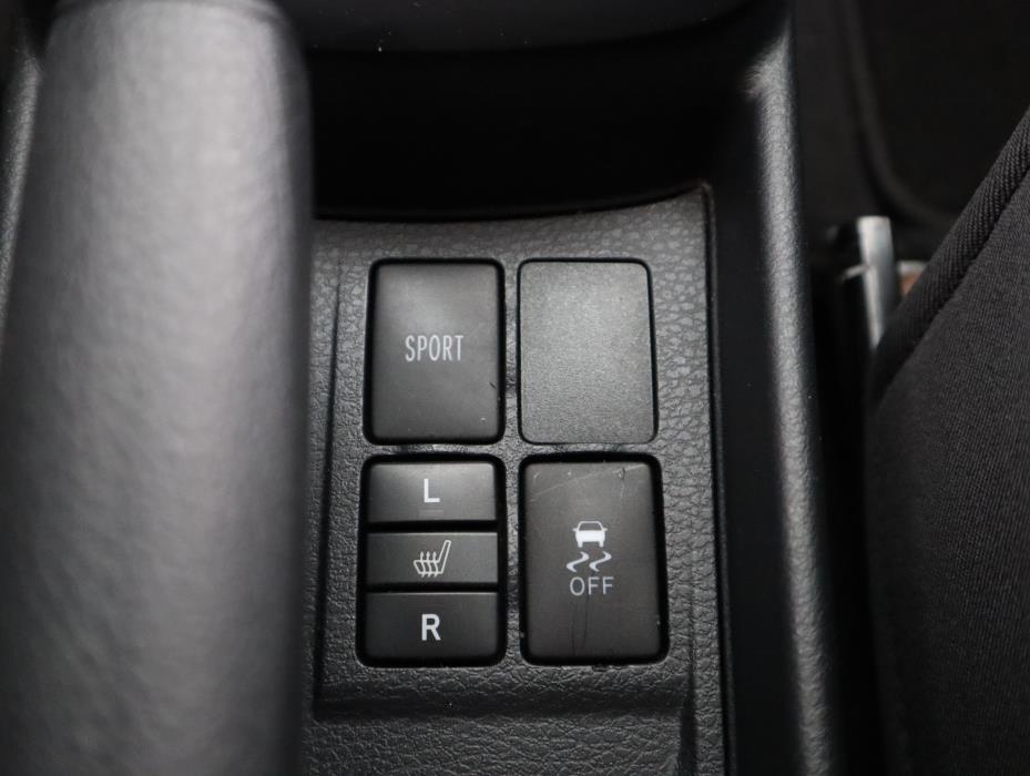 TOYOTA Yaris 2015