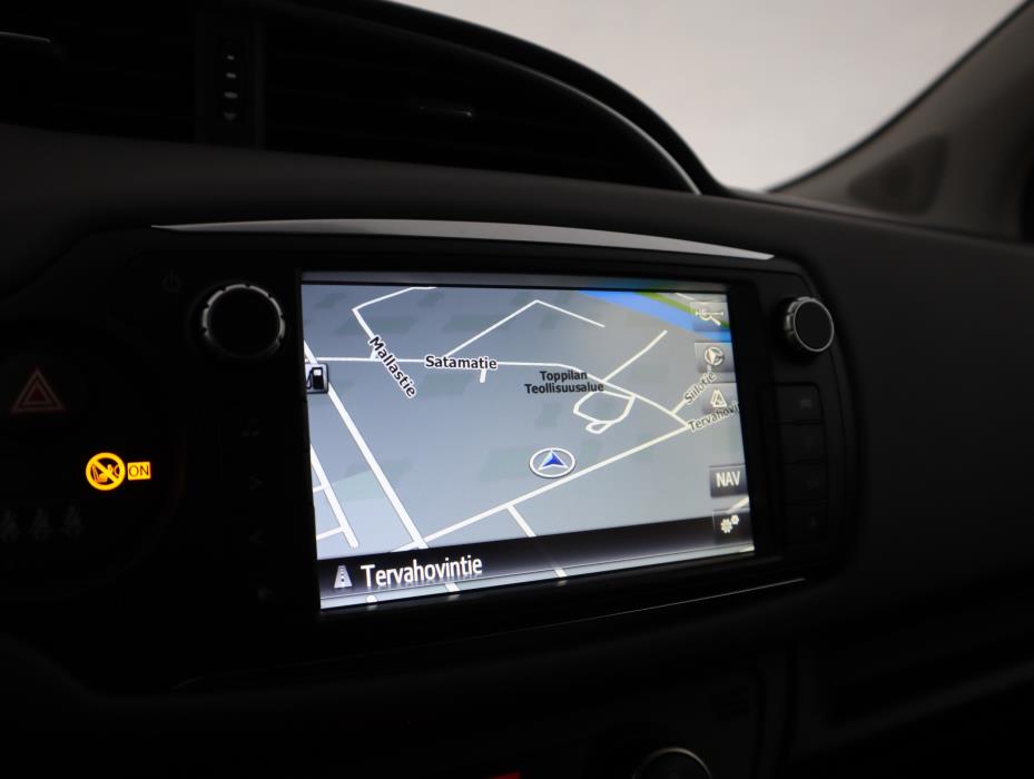 TOYOTA Yaris 2015