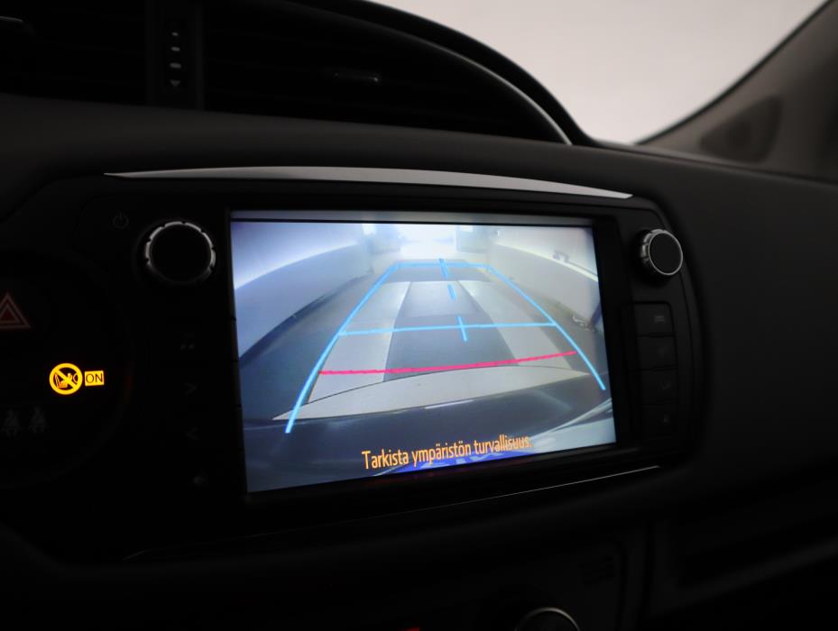 TOYOTA Yaris 2015