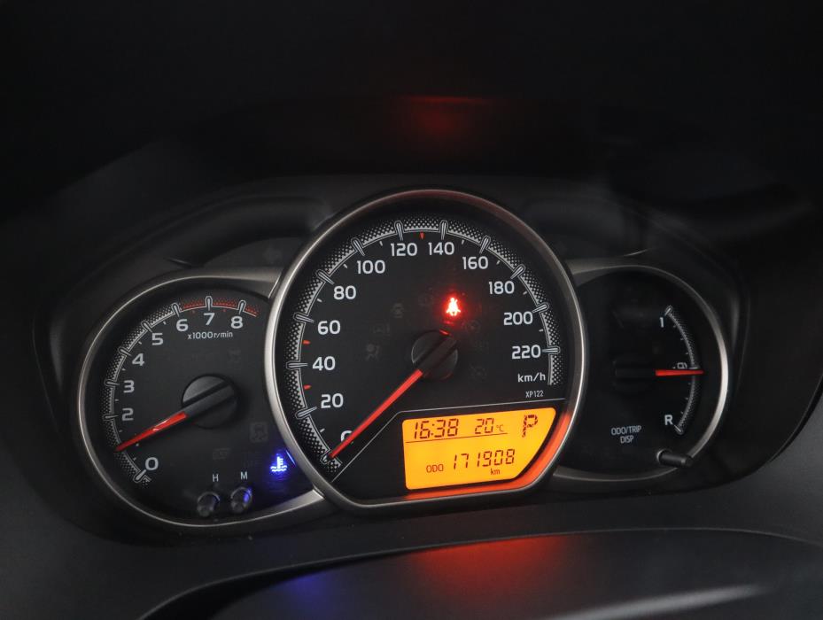 TOYOTA Yaris 2015