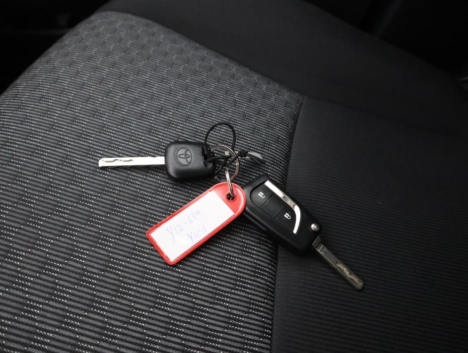 TOYOTA Yaris 2015