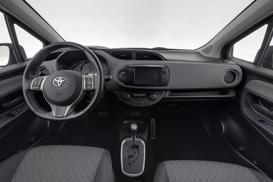 TOYOTA Yaris 2015