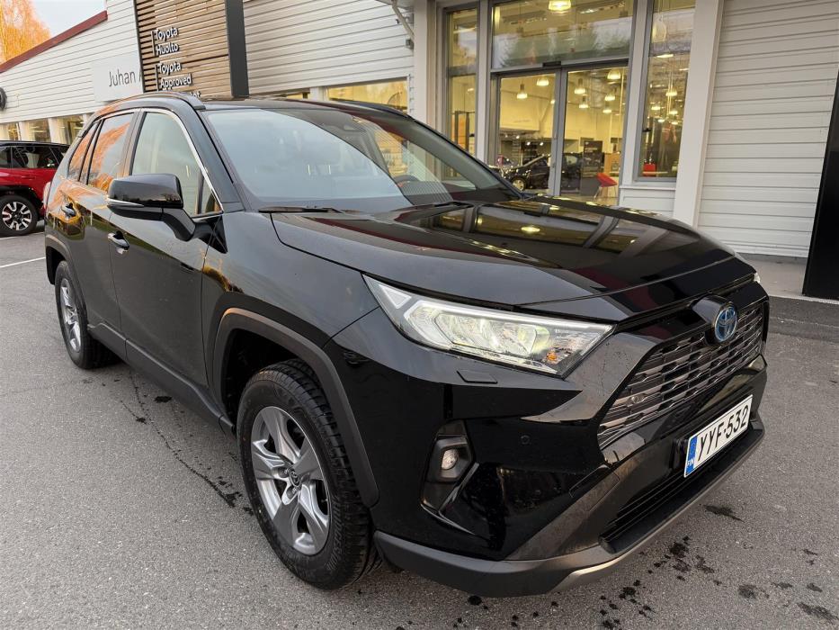 TOYOTA RAV4 2025