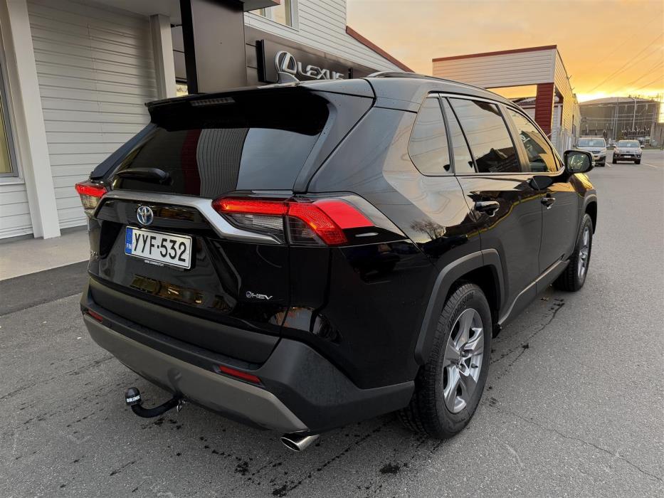 TOYOTA RAV4 2025