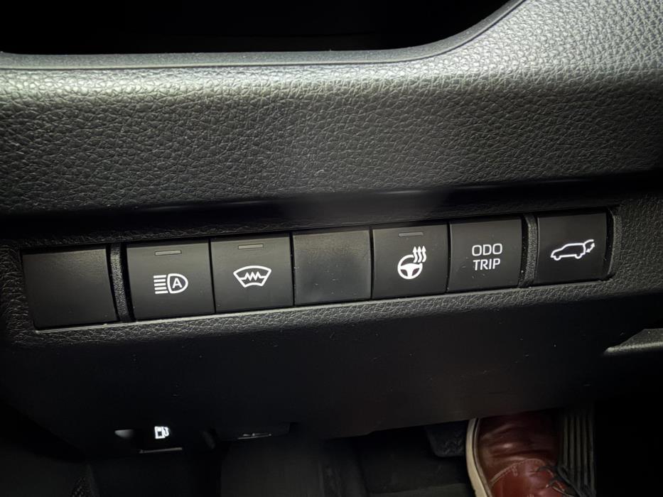TOYOTA RAV4 2025