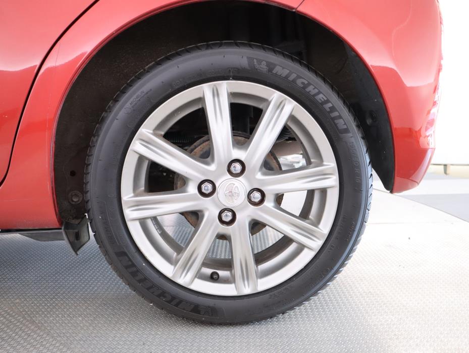 TOYOTA Yaris 2012