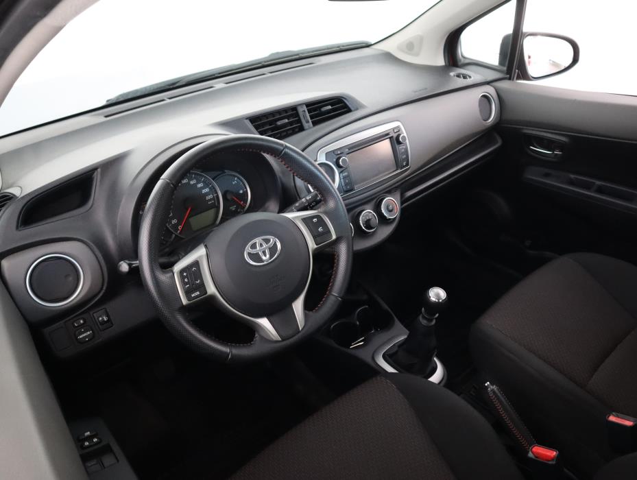 TOYOTA Yaris 2012
