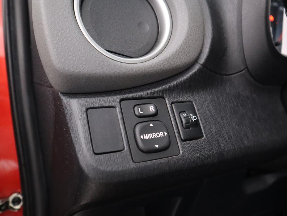 TOYOTA Yaris 2012