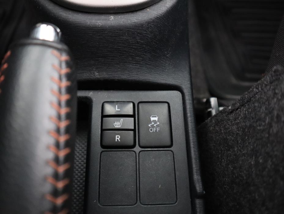 TOYOTA Yaris 2012