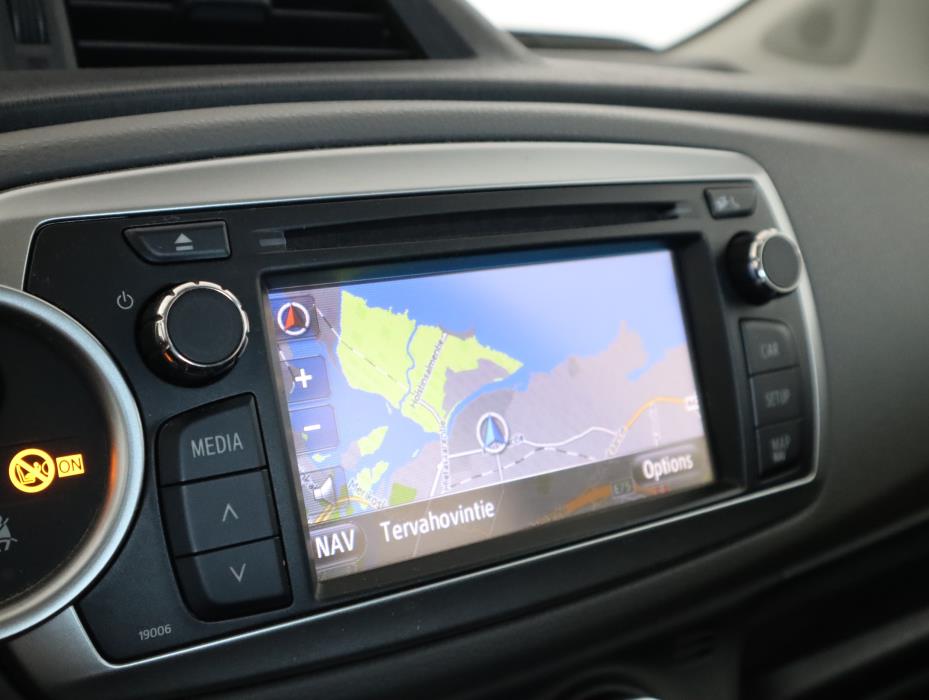 TOYOTA Yaris 2012