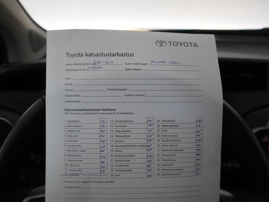 TOYOTA Yaris 2012