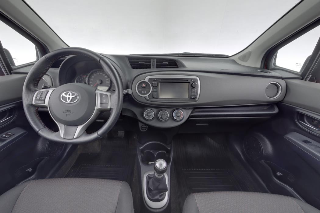 TOYOTA Yaris 2012