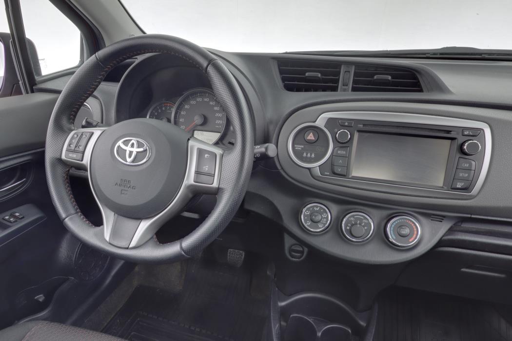 TOYOTA Yaris 2012