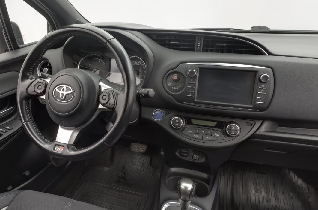 TOYOTA Yaris 2019