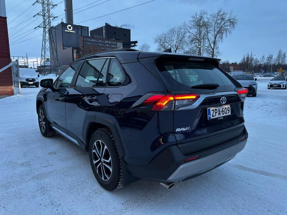 TOYOTA RAV4 2025