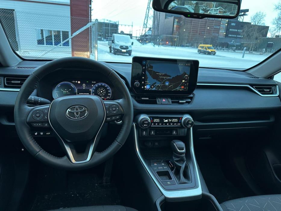 TOYOTA RAV4 2025