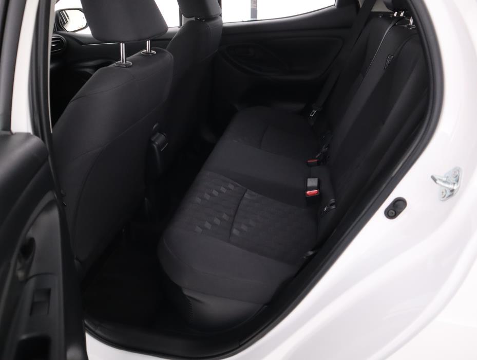 TOYOTA Yaris 2025