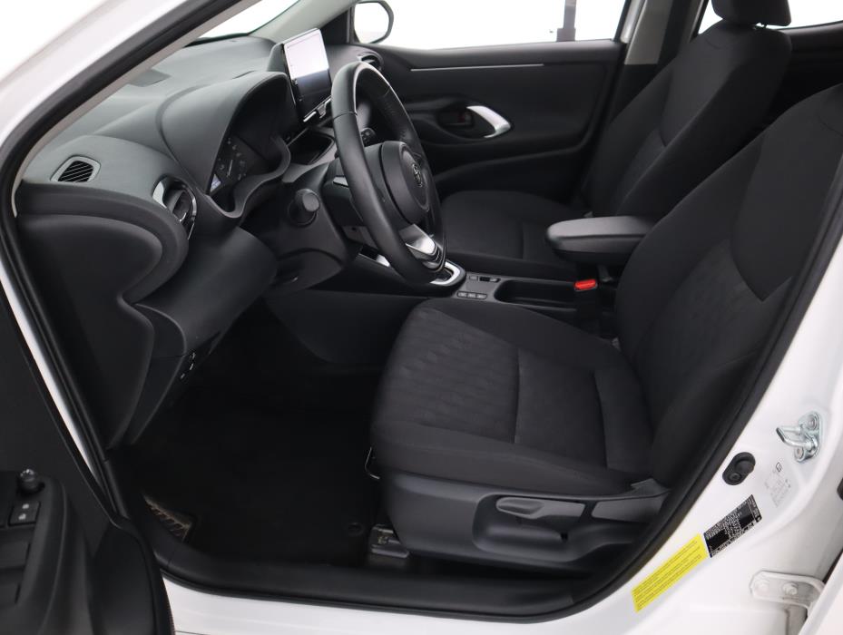 TOYOTA Yaris 2025