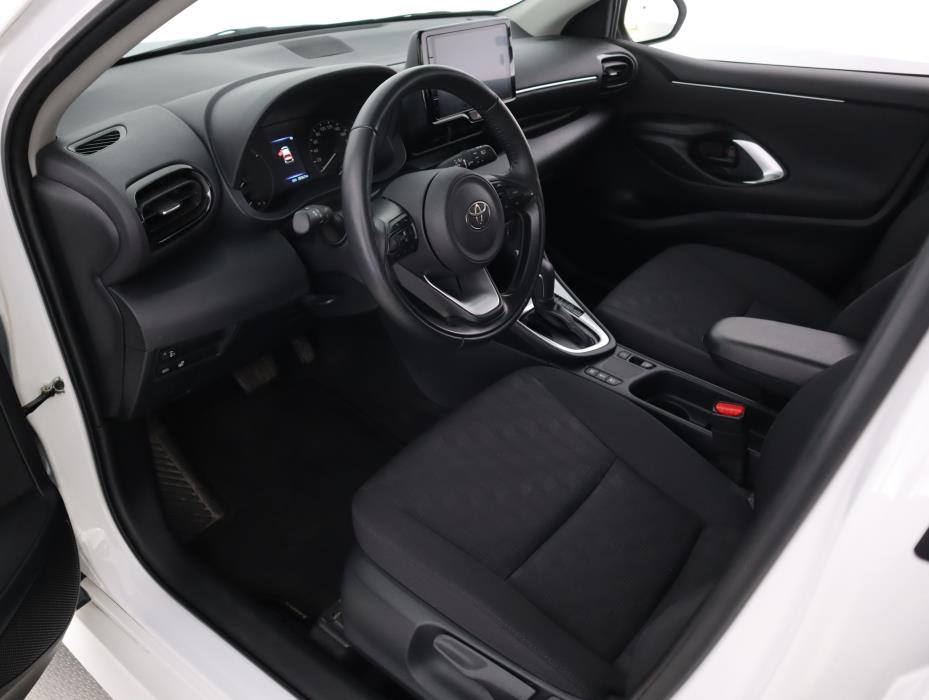 TOYOTA Yaris 2025