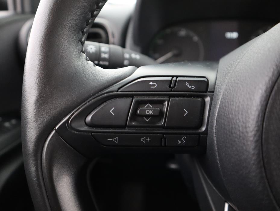 TOYOTA Yaris 2025