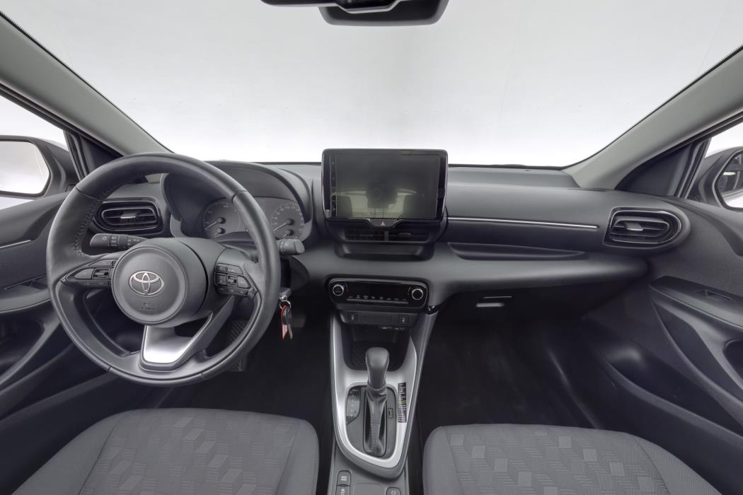 TOYOTA Yaris 2025