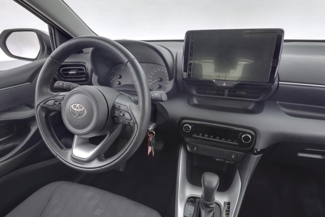 TOYOTA Yaris 2025