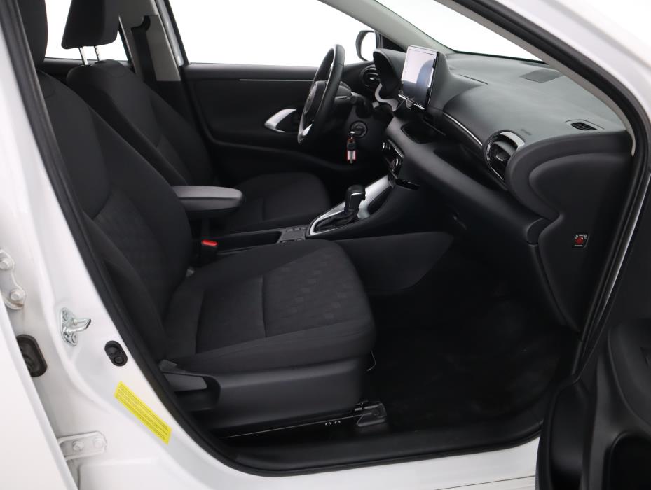 TOYOTA Yaris 2025