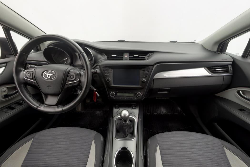TOYOTA Avensis 2016