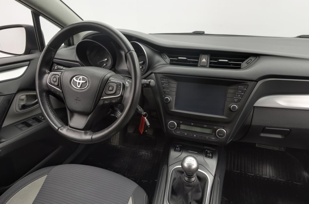 TOYOTA Avensis 2016