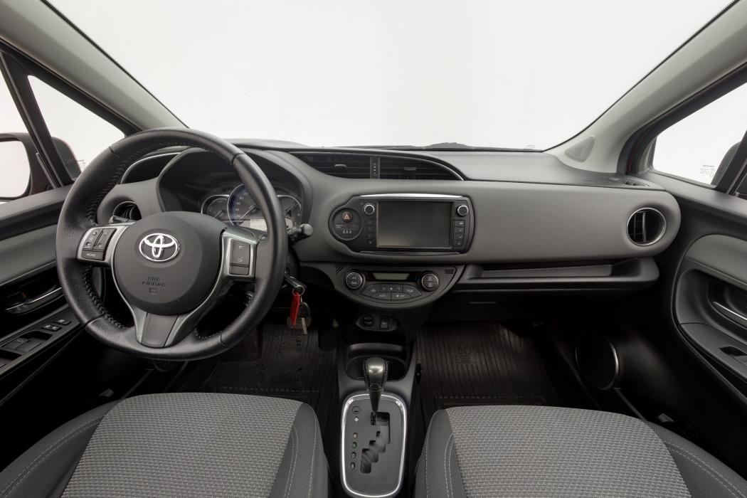 TOYOTA Yaris 2016