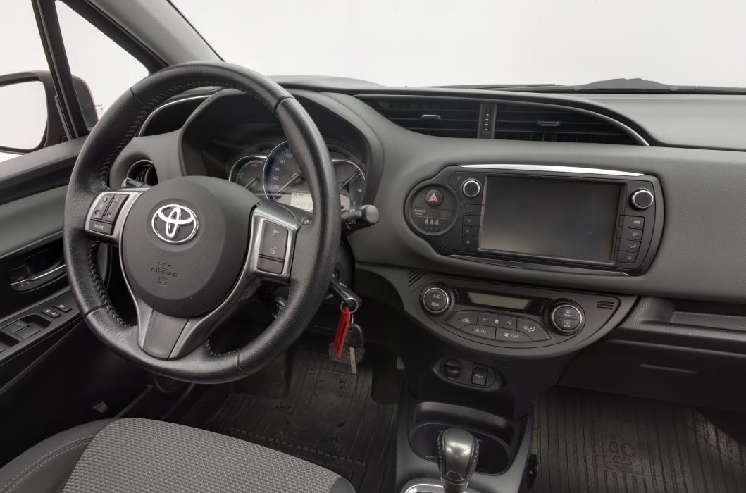 TOYOTA Yaris 2016