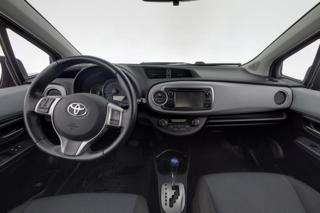 TOYOTA Yaris 2013