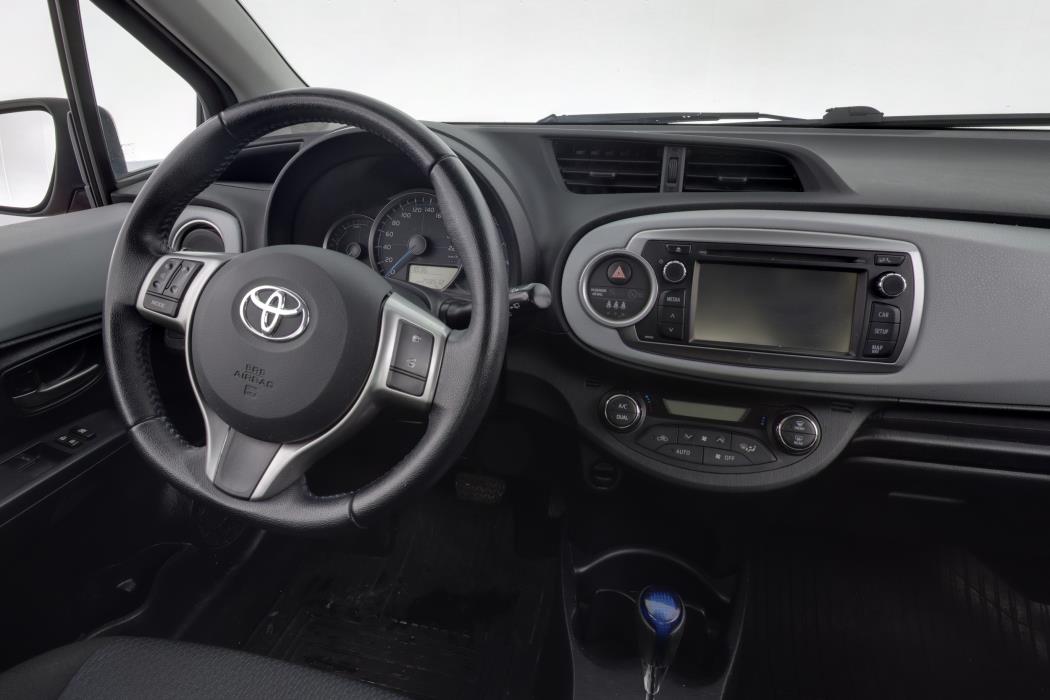 TOYOTA Yaris 2013