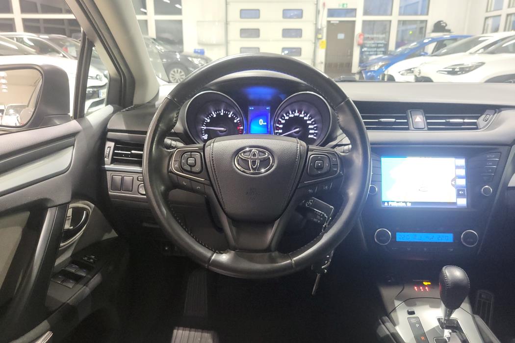 TOYOTA Avensis 2017