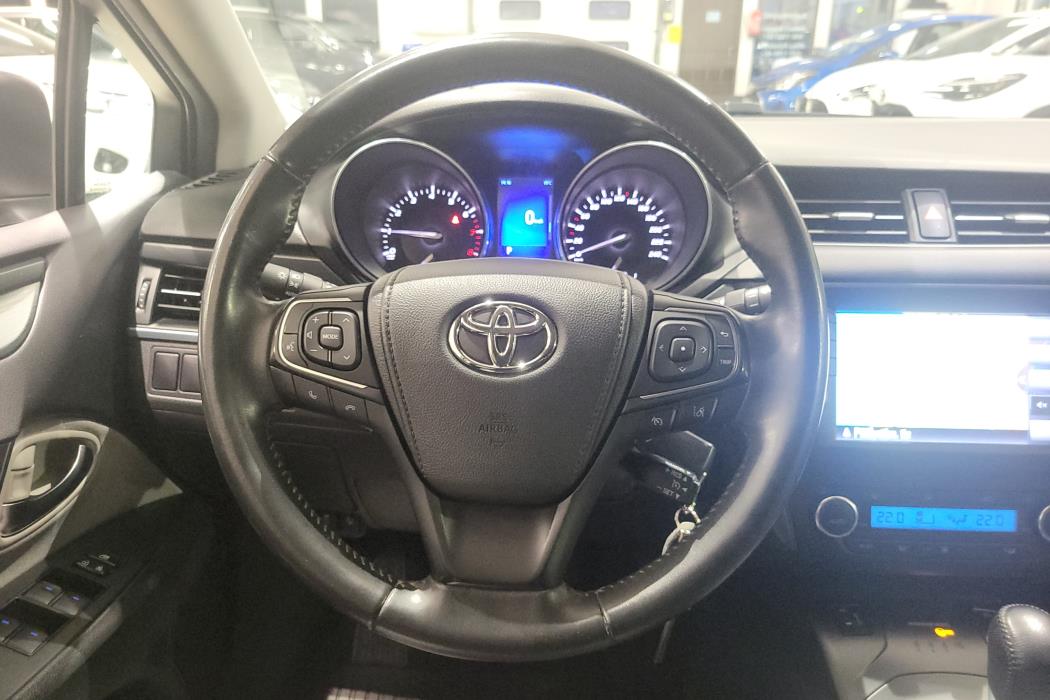 TOYOTA Avensis 2017