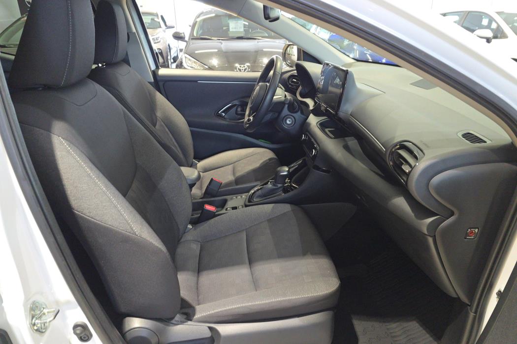TOYOTA Yaris 2024
