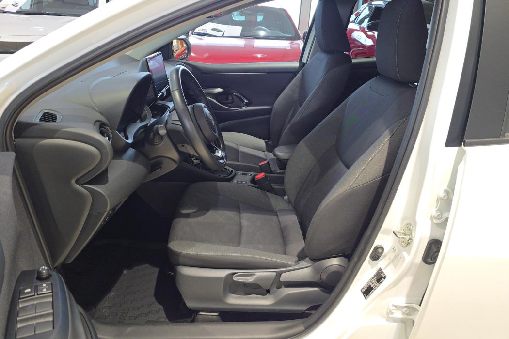 TOYOTA Yaris 2024