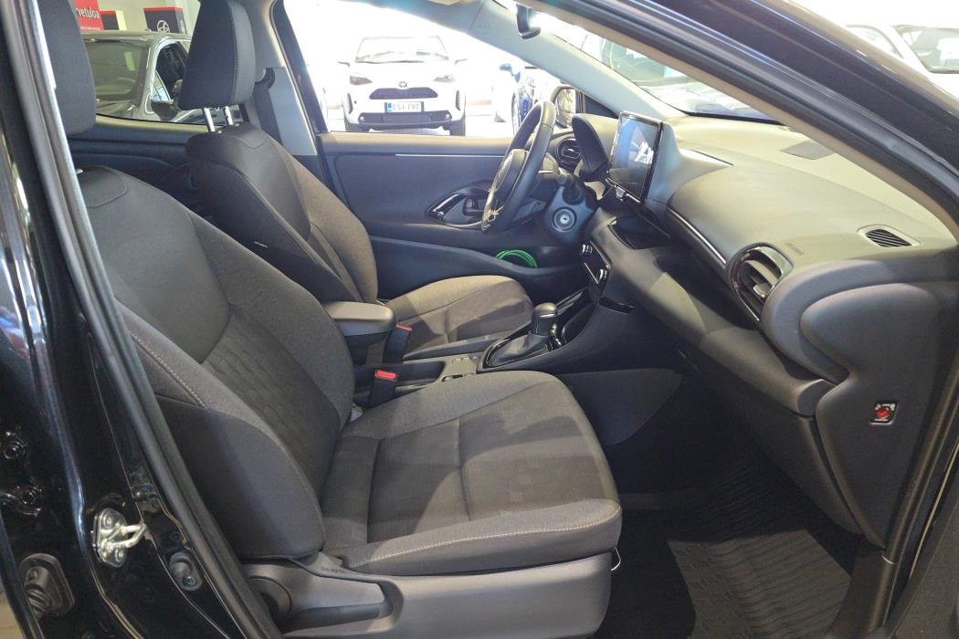 TOYOTA Yaris 2024