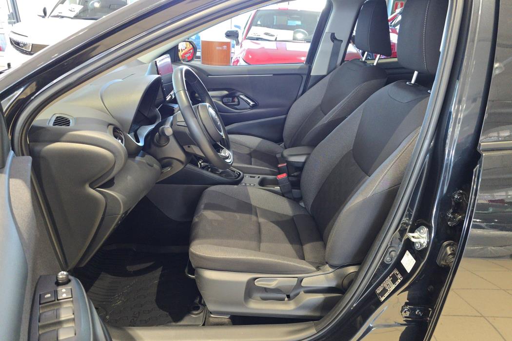 TOYOTA Yaris 2024
