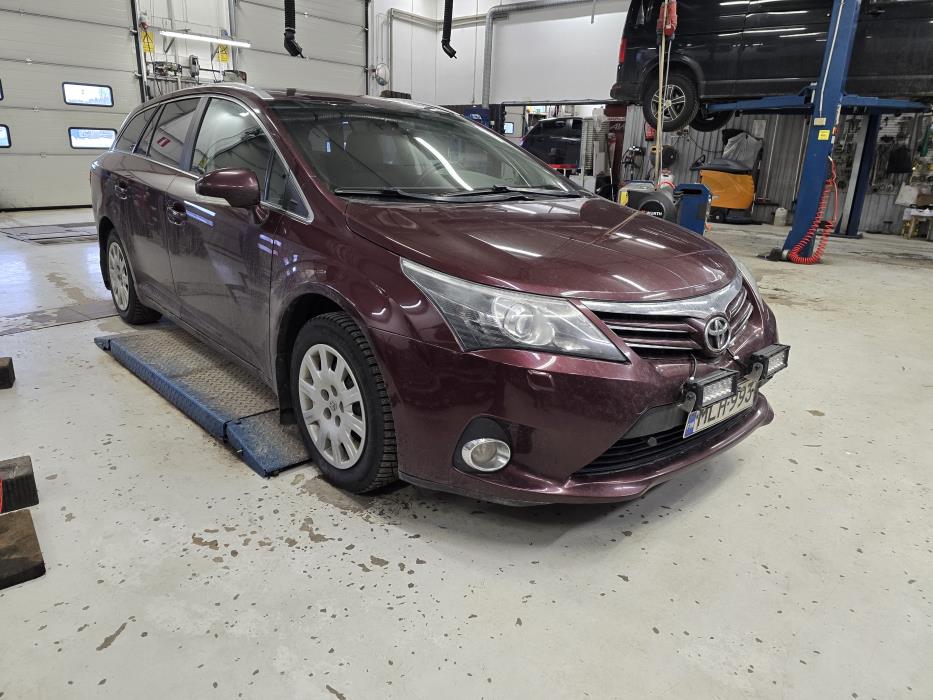 TOYOTA Avensis 2013