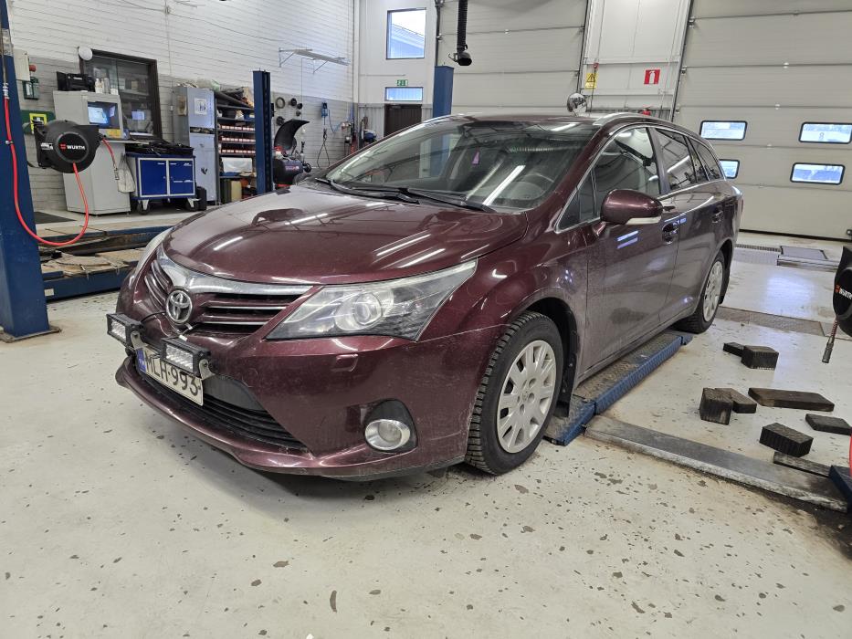 TOYOTA Avensis 2013