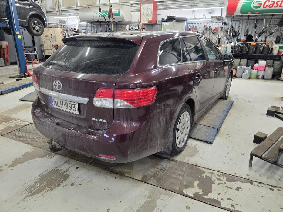 TOYOTA Avensis 2013