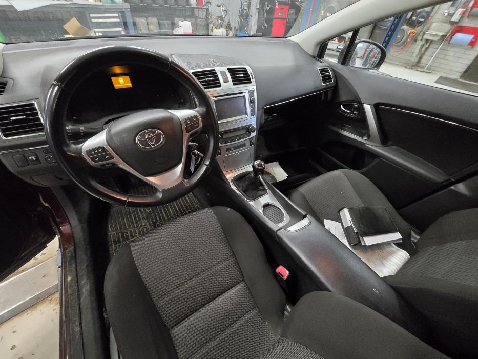 TOYOTA Avensis 2013