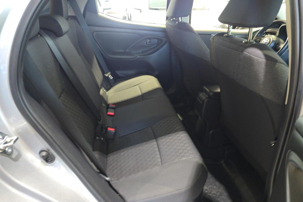 TOYOTA TOYOTA YARIS HYBRID 2023