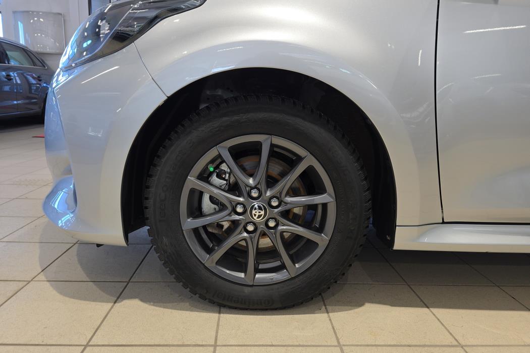 TOYOTA TOYOTA YARIS HYBRID 2023