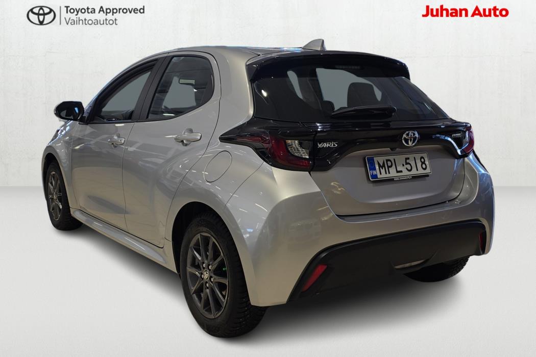 TOYOTA TOYOTA YARIS HYBRID 2023