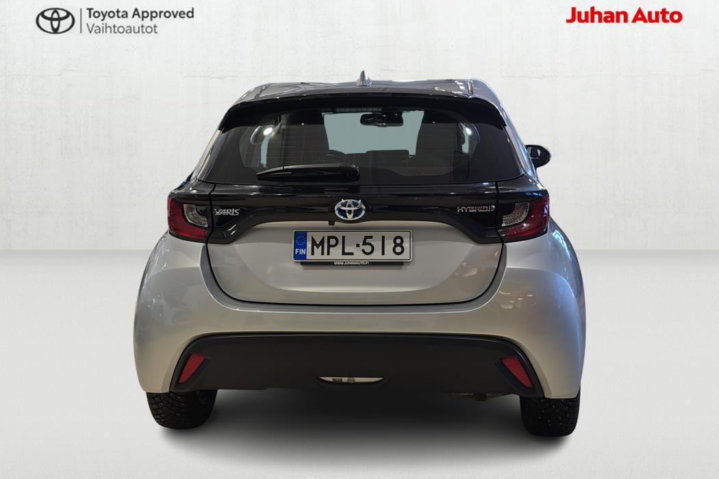 TOYOTA TOYOTA YARIS HYBRID 2023