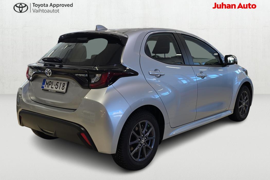 TOYOTA TOYOTA YARIS HYBRID 2023